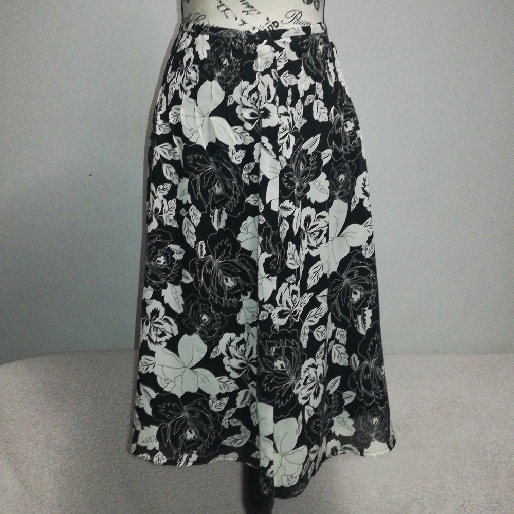 Women Skirt Norton McNaughton Petite Pleated Size 4P 100 %Polyester Multicolored